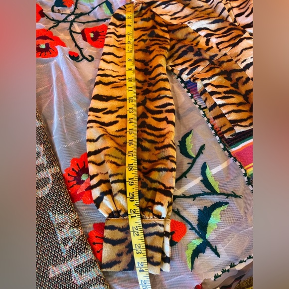 Forever 21 Plunge Tiger Print Blouse, Size Small - Picture 9 of 11